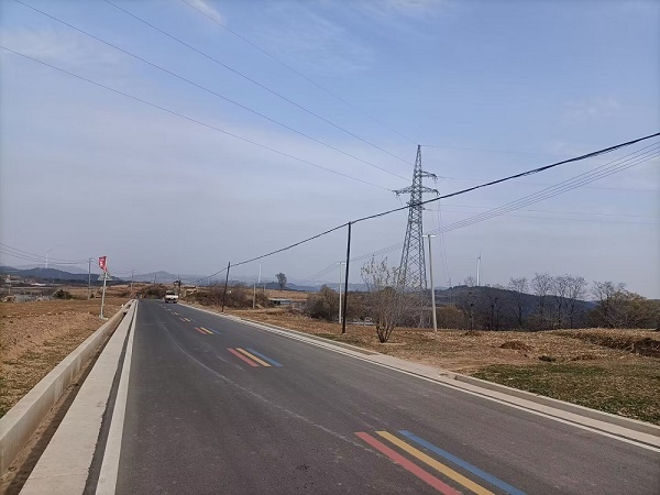 晋城陵川：完成太行一号旅游公路夺火段杂乱线缆整治